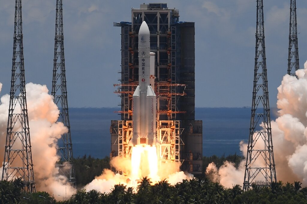 A Long March-5 rocket, carrying the Chang'e-6 lunar probe, lifts off from the Wenchang Space Launch Center on May 3, 2024